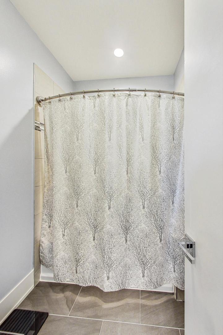 4042 North Pulaski Road, Unit 4E Chicago, IL 60641 - Photo 21 of 32