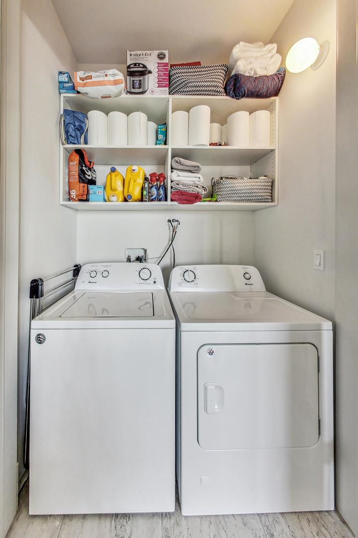 4042 North Pulaski Road, Unit 4E Chicago, IL 60641 - Photo 26 of 32 a utility room with dryer and washer