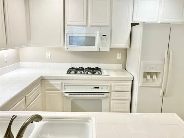 $3,300 | 904 Reggio Aisle, Irvine, CA 92606