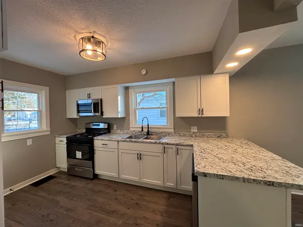 $184,900 | 2710 Waynewood Drive, Fort Wayne, IN 46809