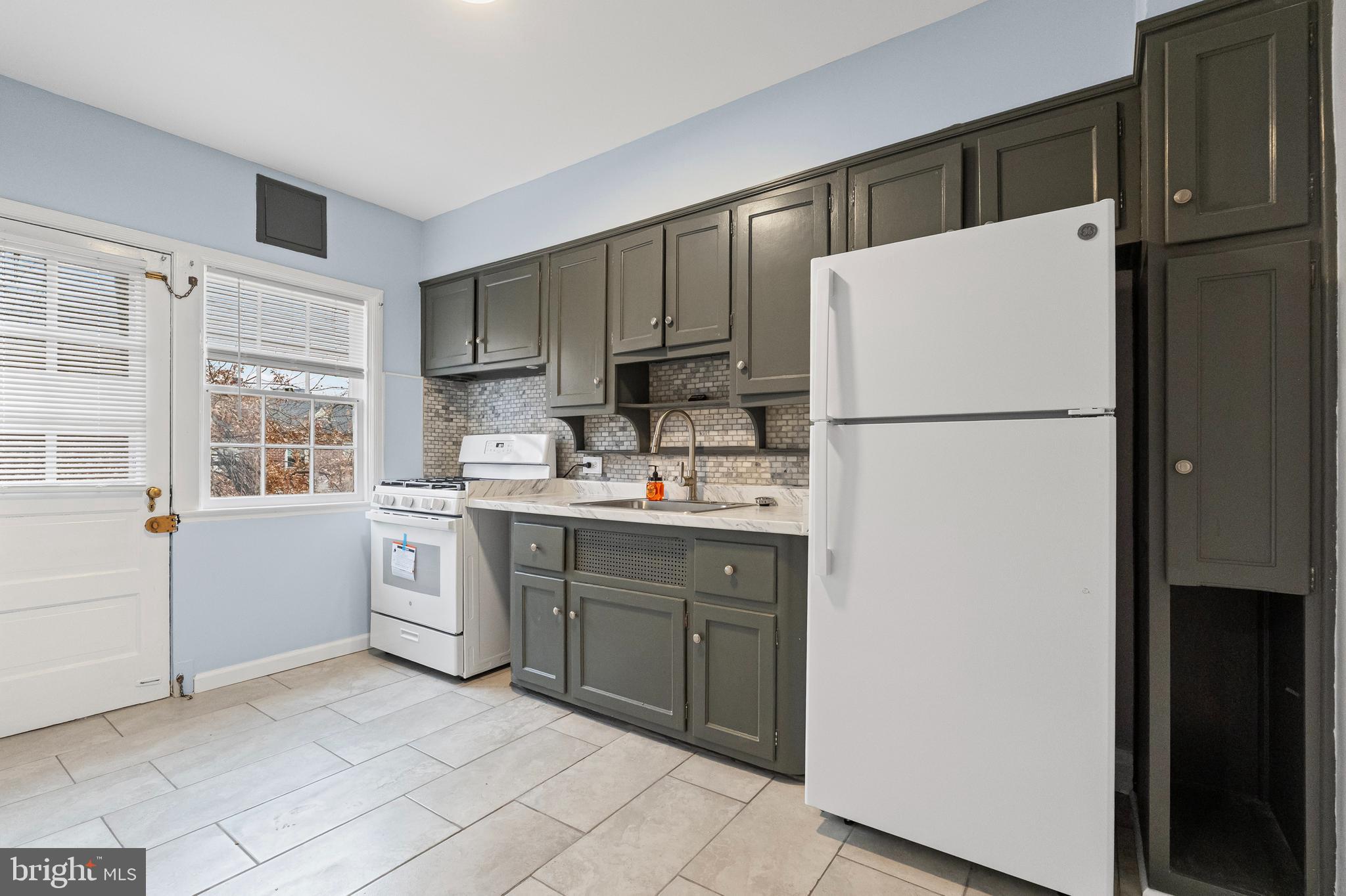 1539 Ralworth Road Baltimore, MD 21218 - Photo 19 of 44 Updated kitchen w/ New Appliances and Backsplash