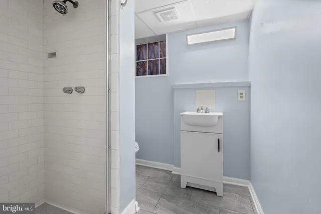 a view of utility room