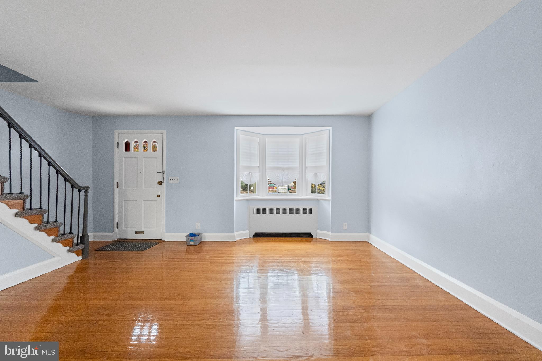 1539 Ralworth Road Baltimore, MD 21218 - Photo 6 of 44 Sun-filled main level with gleaming hardwood floor