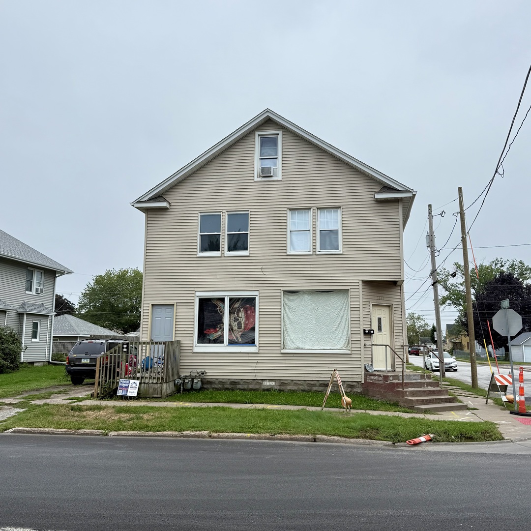 3643 Rockingham Road Davenport, IA 52802 - Photo 1 of 14 Gallery Image 1