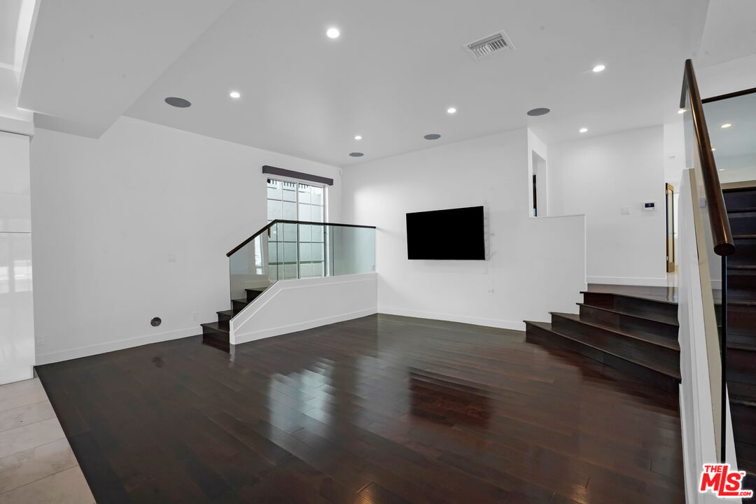 3832 Shannon Road Los Angeles, CA 90027 - Photo 12 of 52