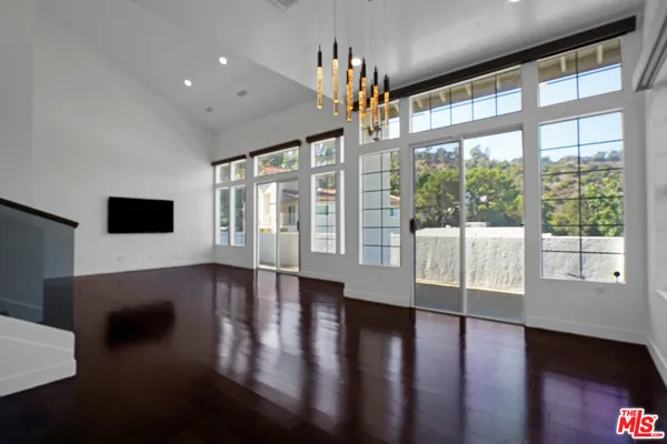 $9,995 | 3832 Shannon Road, Los Angeles, CA 90027