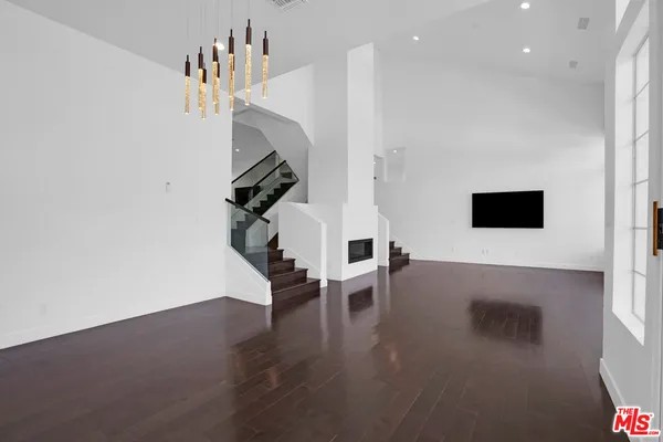 $9,995 | 3832 Shannon Road, Los Angeles, CA 90027