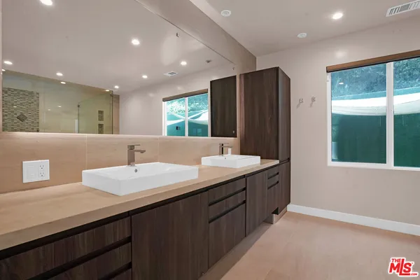 $9,995 | 3832 Shannon Road, Los Angeles, CA 90027