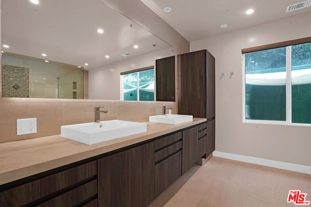 3832 Shannon Road Los Angeles, CA 90027 - Photo 27 of 52