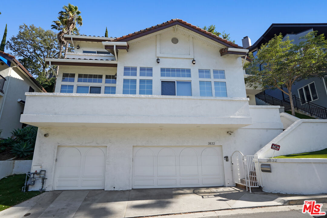 3832 Shannon Road Los Angeles, CA 90027 - Photo 3 of 52