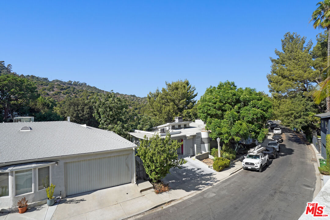 3832 Shannon Road Los Angeles, CA 90027 - Photo 48 of 52