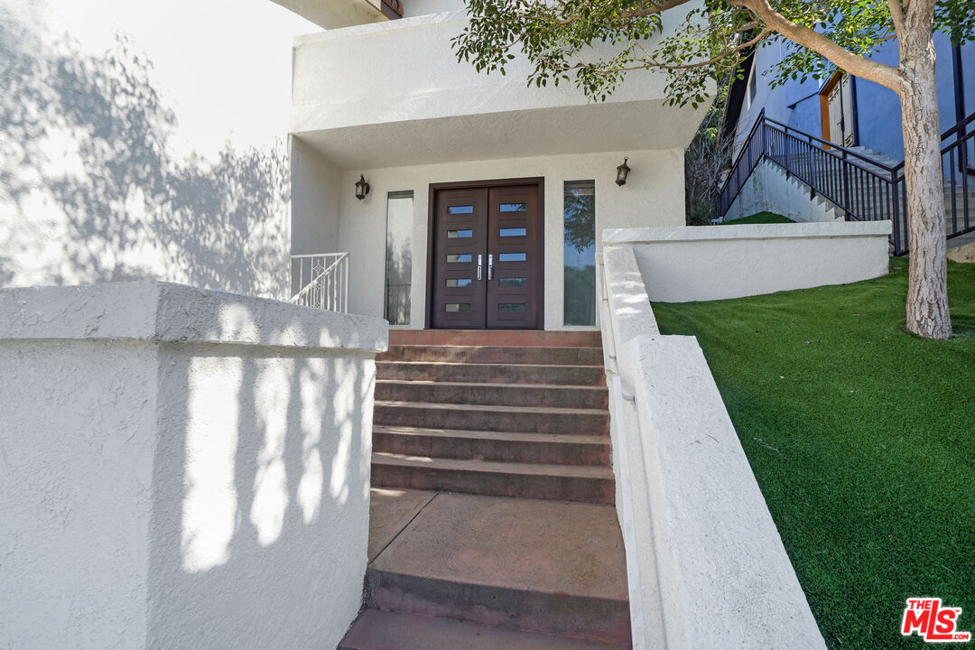 3832 Shannon Road Los Angeles, CA 90027 - Photo 5 of 52