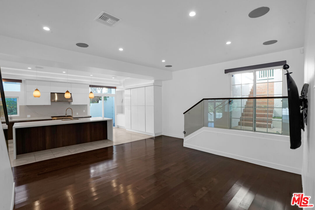 3832 Shannon Road Los Angeles, CA 90027 - Photo 10 of 52