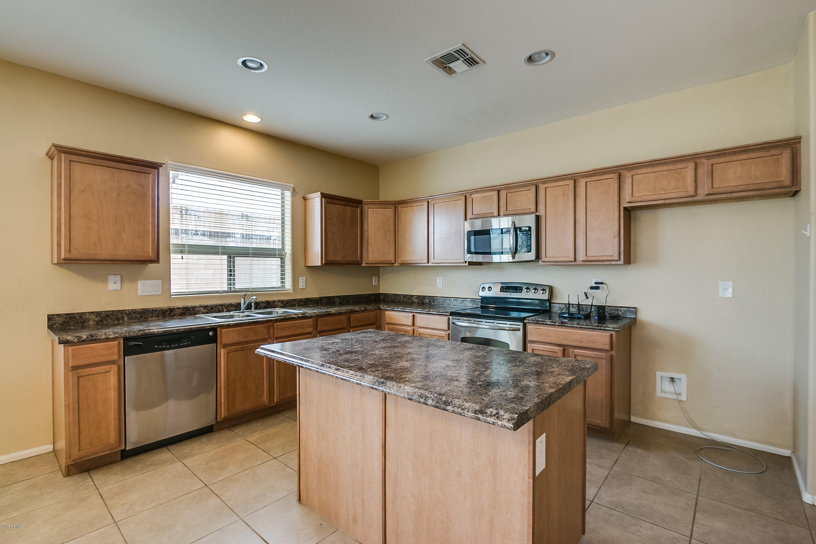 7008 West Trumbull Road Phoenix, AZ 85043 - Photo 11 of 55 Trumball-024