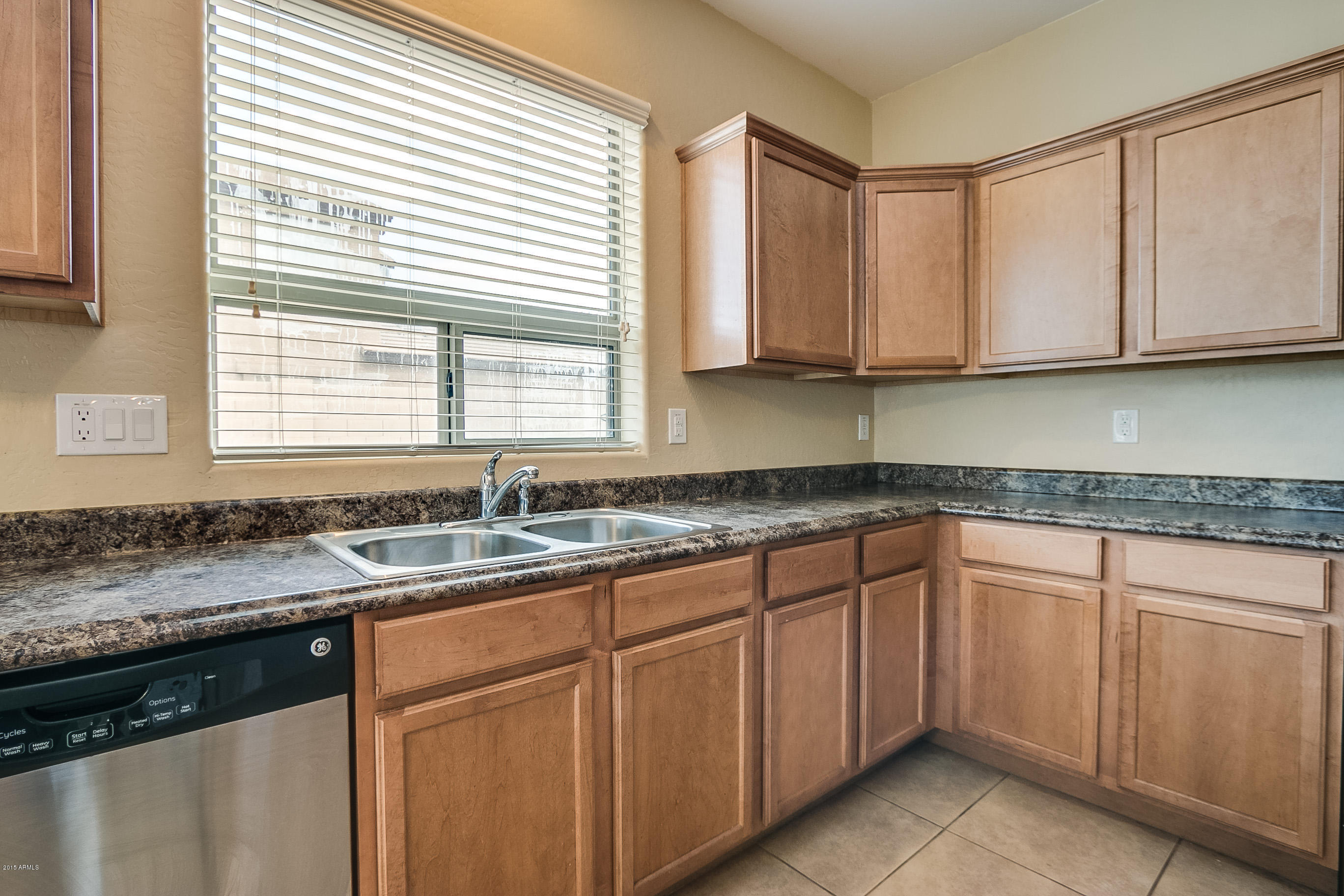 7008 West Trumbull Road Phoenix, AZ 85043 - Photo 4 of 55 Trumball-019