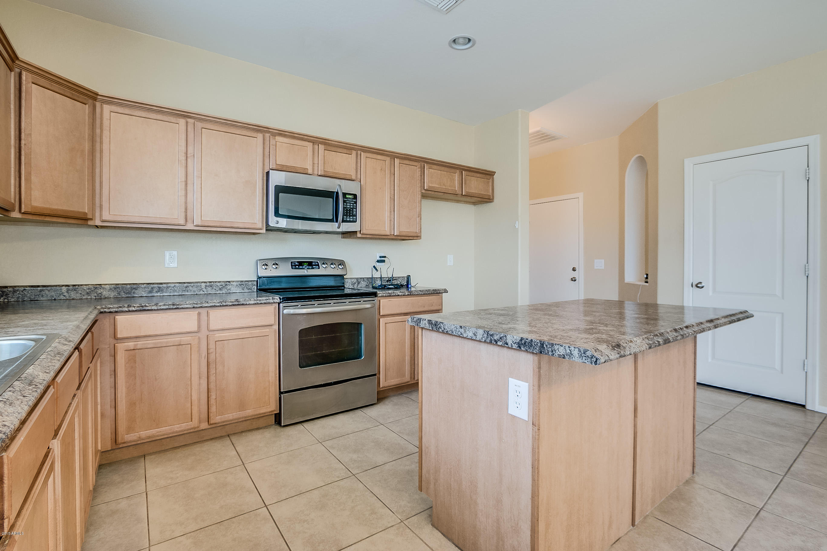 7008 West Trumbull Road Phoenix, AZ 85043 - Photo 5 of 55 Trumball-018