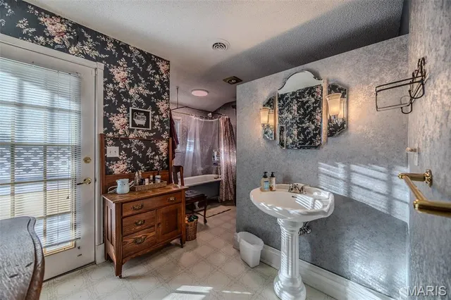 $725,000 | 2001 Beck Lane, Lebanon, MO 65536