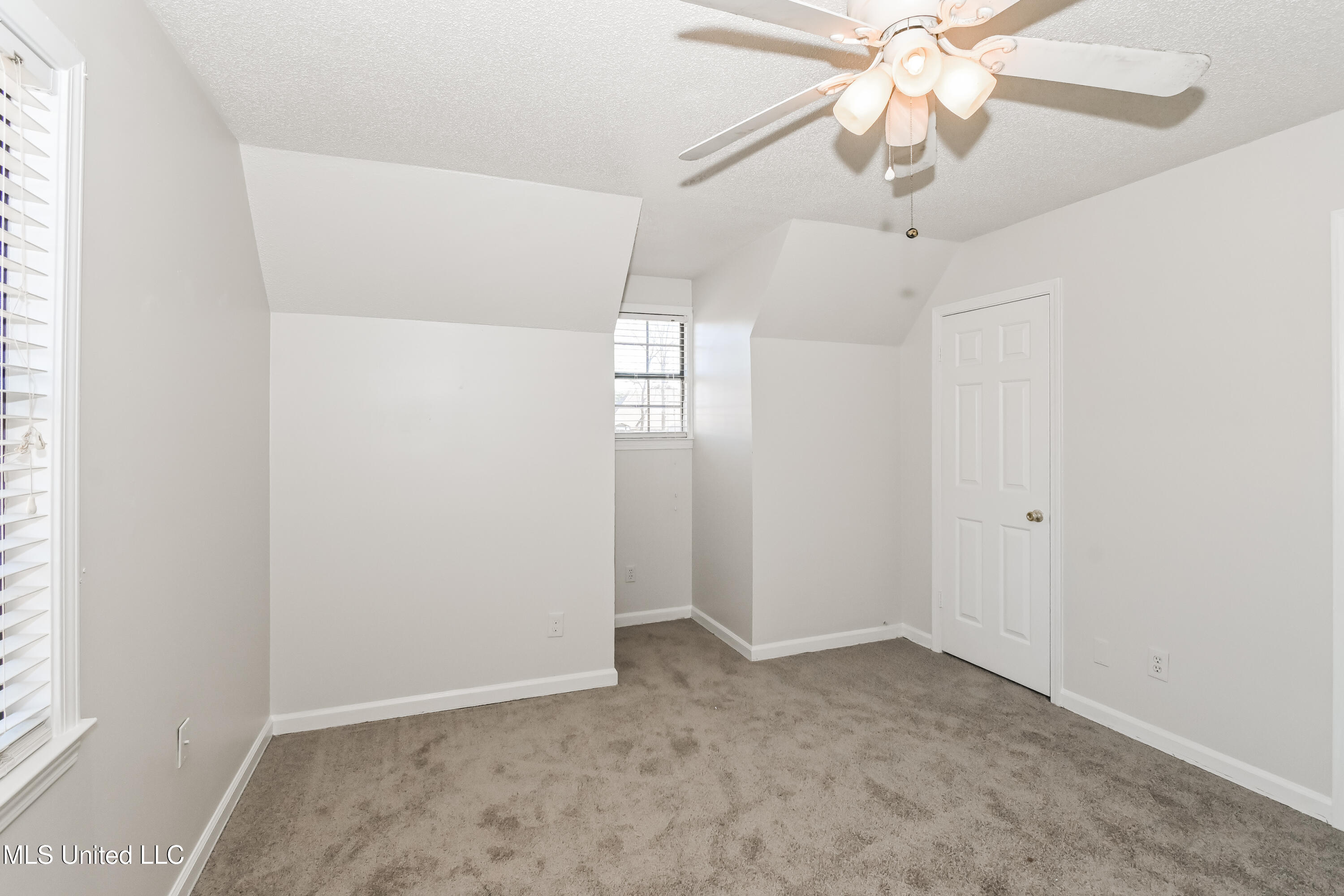 5943 Lee's Crossing Street Olive Branch, MS 38654 - Photo 13 of 15 014-photo-bedroom-14282698