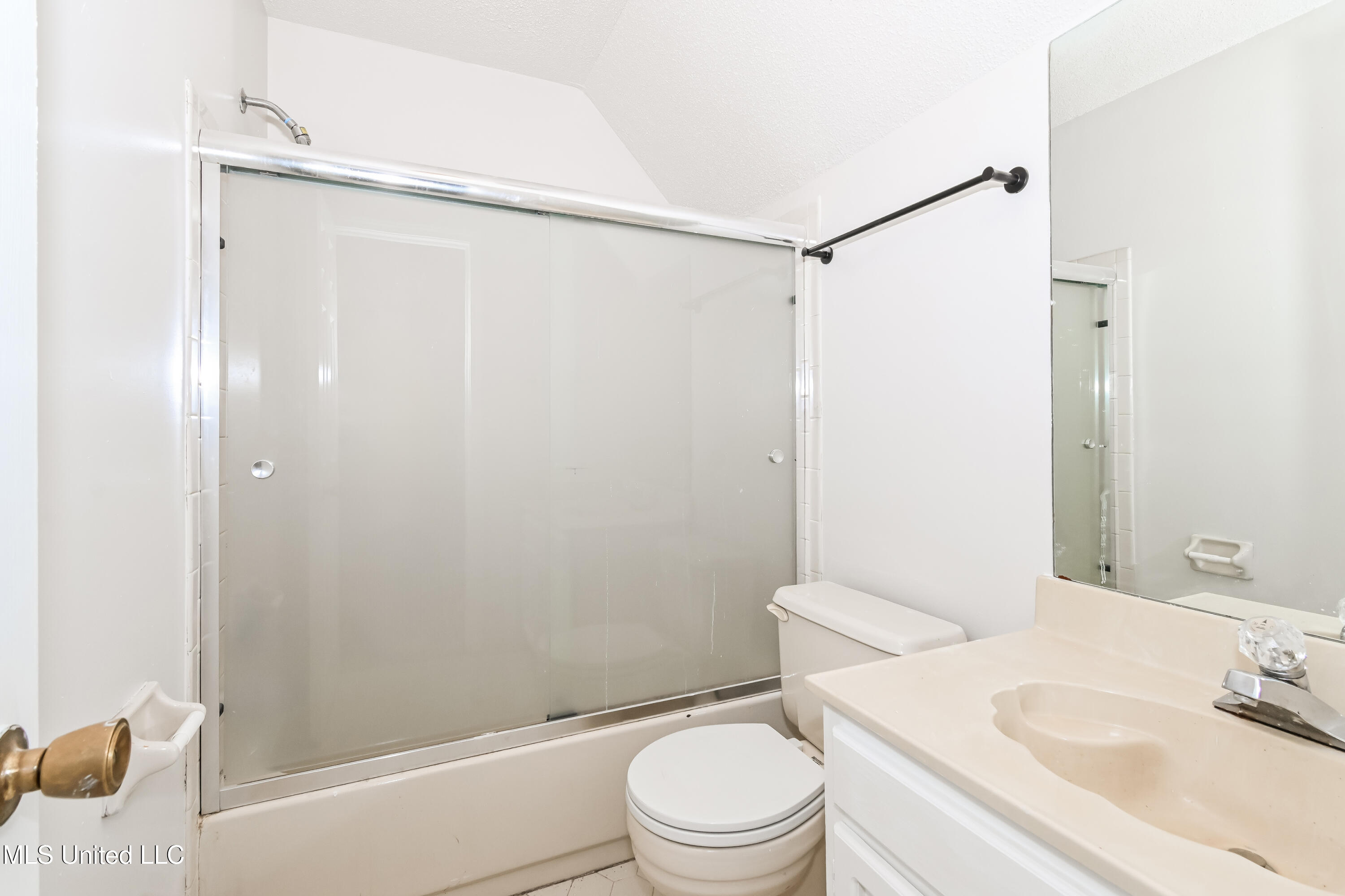 5943 Lee's Crossing Street Olive Branch, MS 38654 - Photo 14 of 15 015-photo-bathroom-14282709