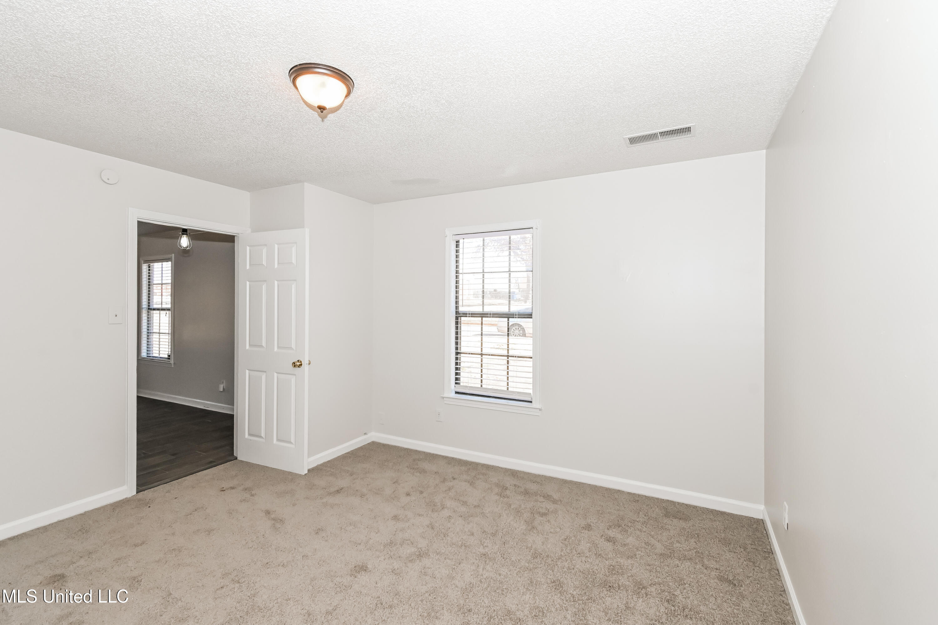 5943 Lee's Crossing Street Olive Branch, MS 38654 - Photo 9 of 15 010-photo-primary-bedroom-14282707