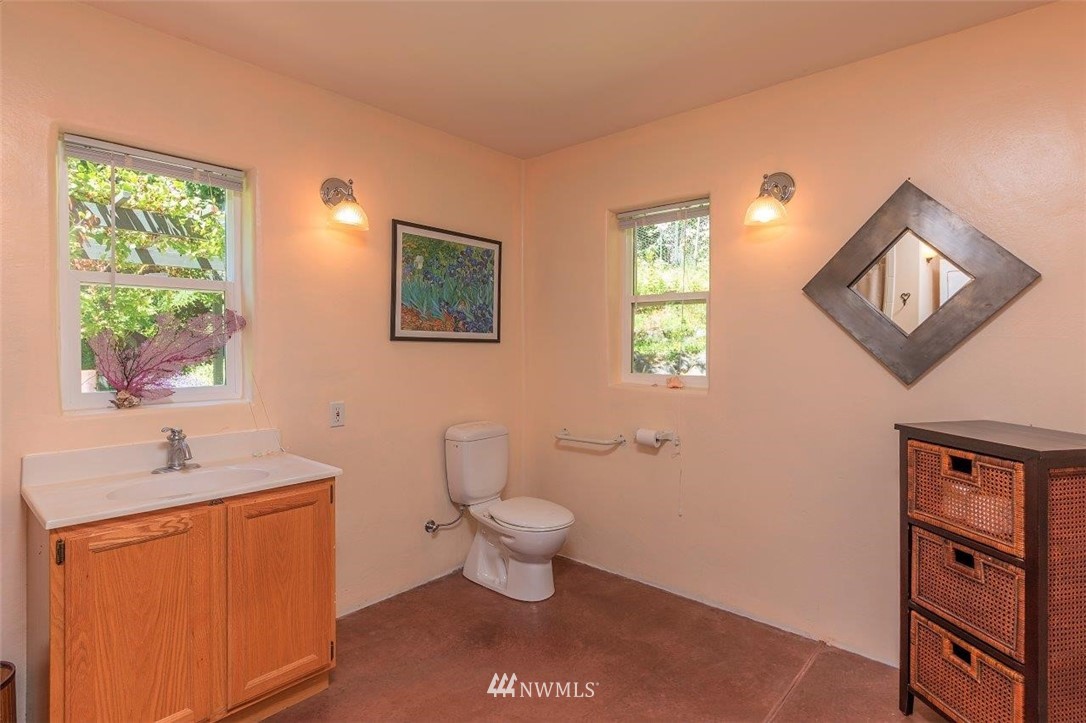 105 Naylor Creek Road Chimacum, WA 98325 - Photo 13 of 24 a bathroom with a toilet sink and mirror