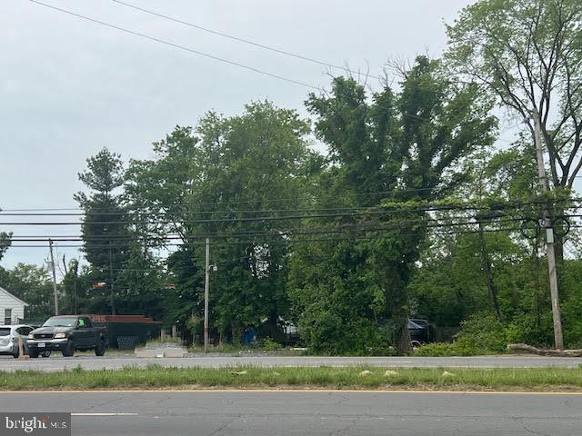45909 Old Ox Road Sterling, VA 20166 - Photo 9 of 10 a backyard of a house with lots of trees