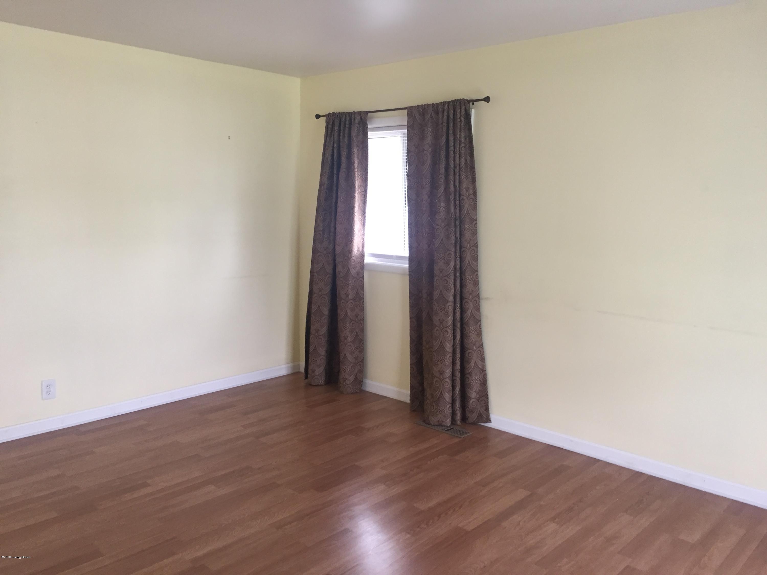 1856 Heaton Road Louisville, KY 40216 - Photo 4 of 17 2018-04-16 15.08.02