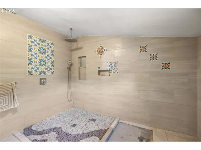 a view of empty room with floor to ceiling window