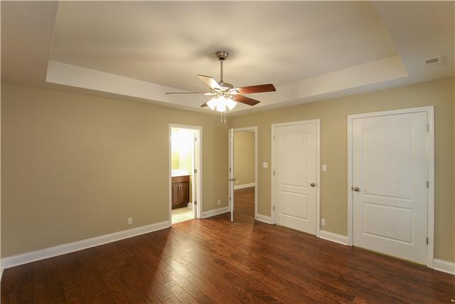 1025 Palmyra Road Clarksville, TN 37040 - Photo 8 of 20 Master bedroom Double closets access to master on-suite