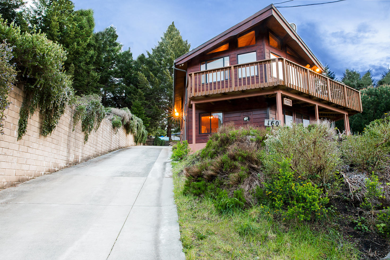 160 Madrone Road Shelter Cove, CA 95589 - Photo 2 of 23 Driveway