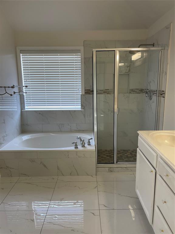 1004 Concan Drive Forney, TX 75126 - Photo 19 of 24 a bathroom with a bathtub and a shower