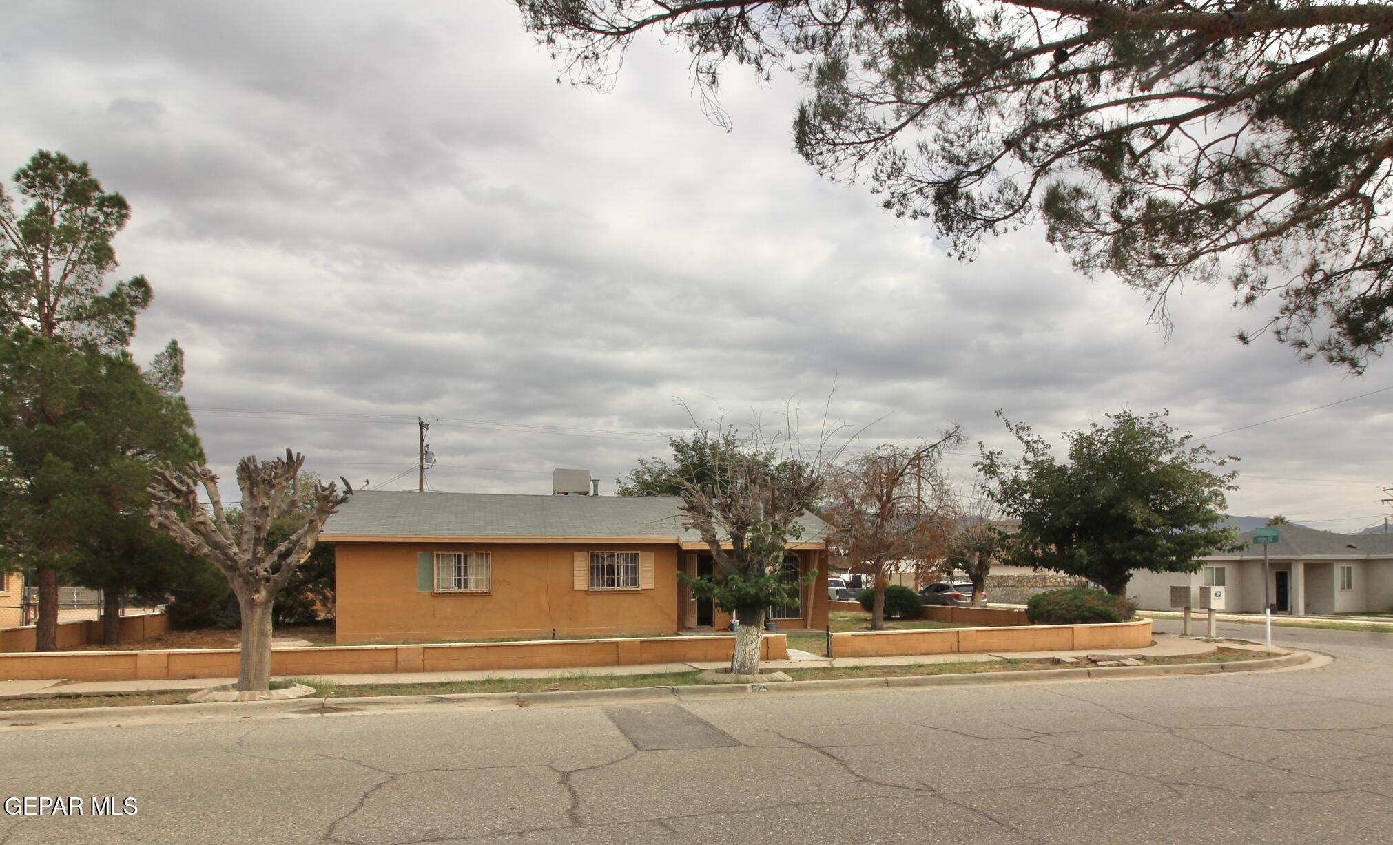 525 Margarita Street Anthony, TX 79821 - Photo 5 of 20 a view of a basketball court