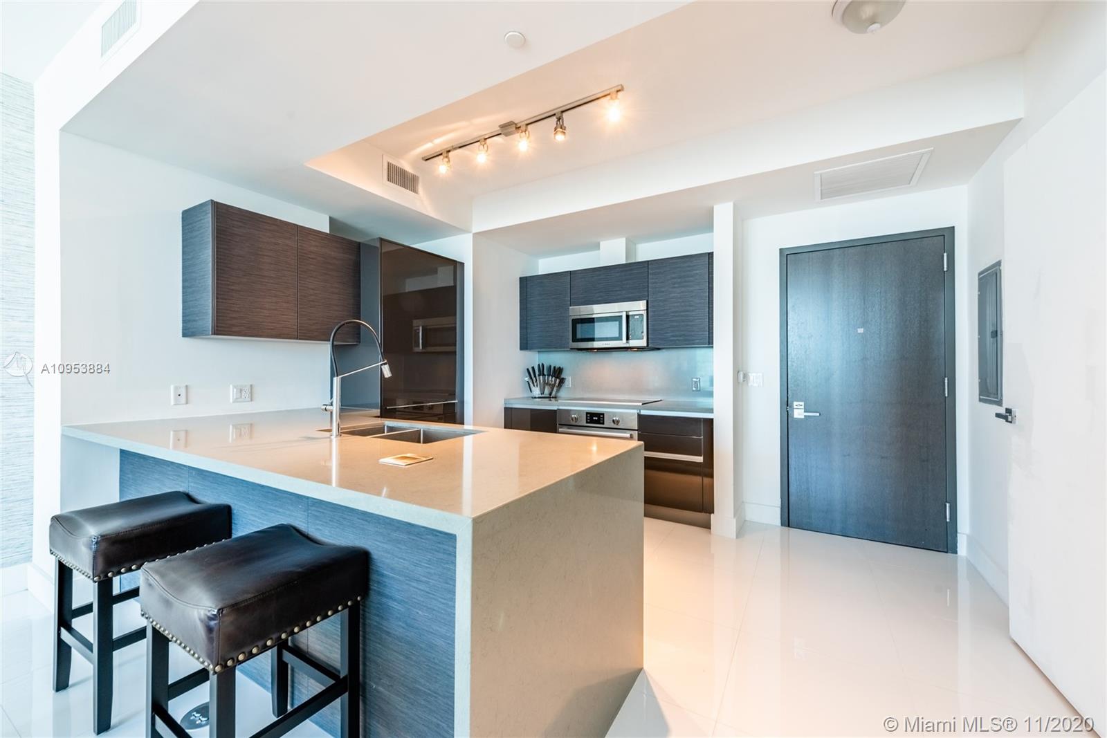 The Bond Miami, FL 33131 - Photo 4 of 19 a large kitchen with a table and chairs in it