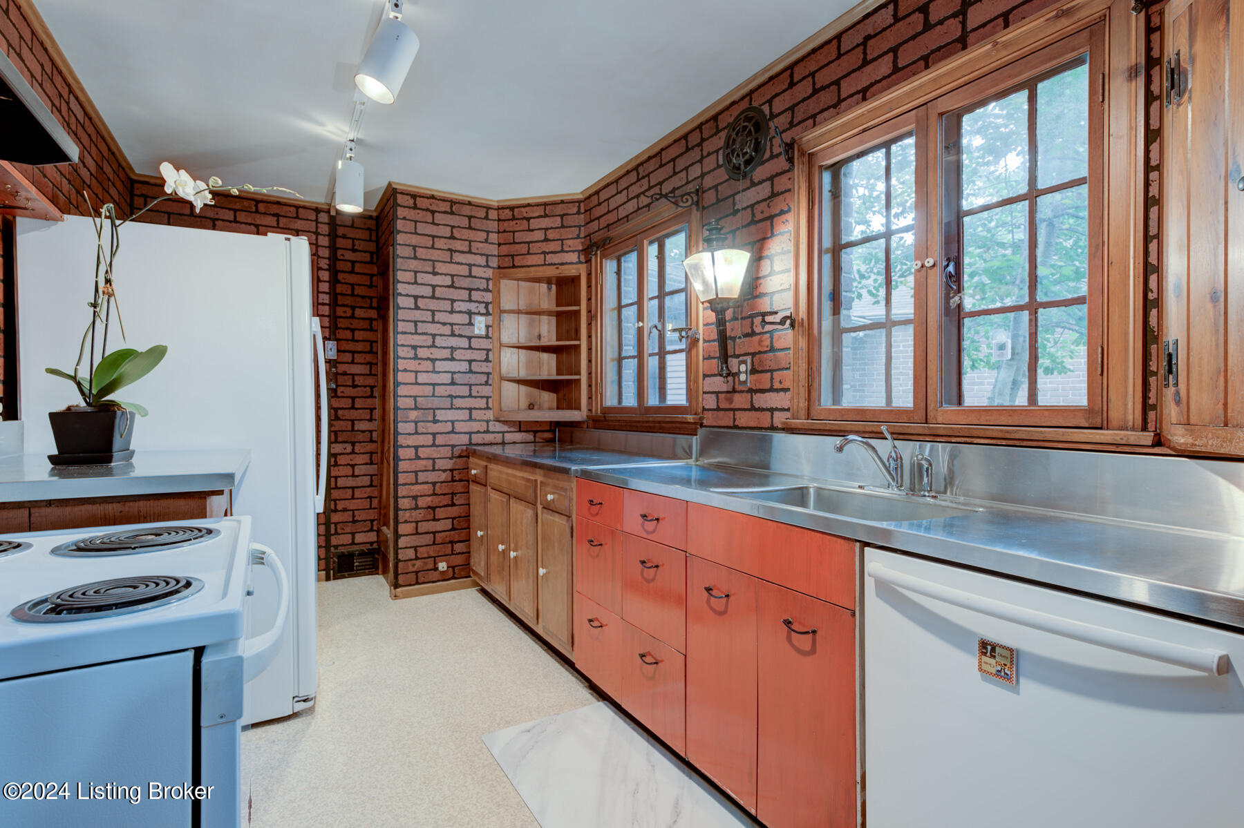 1 Ridge Road Louisville, KY 40205 - Photo 11 of 53 Galley kitchen