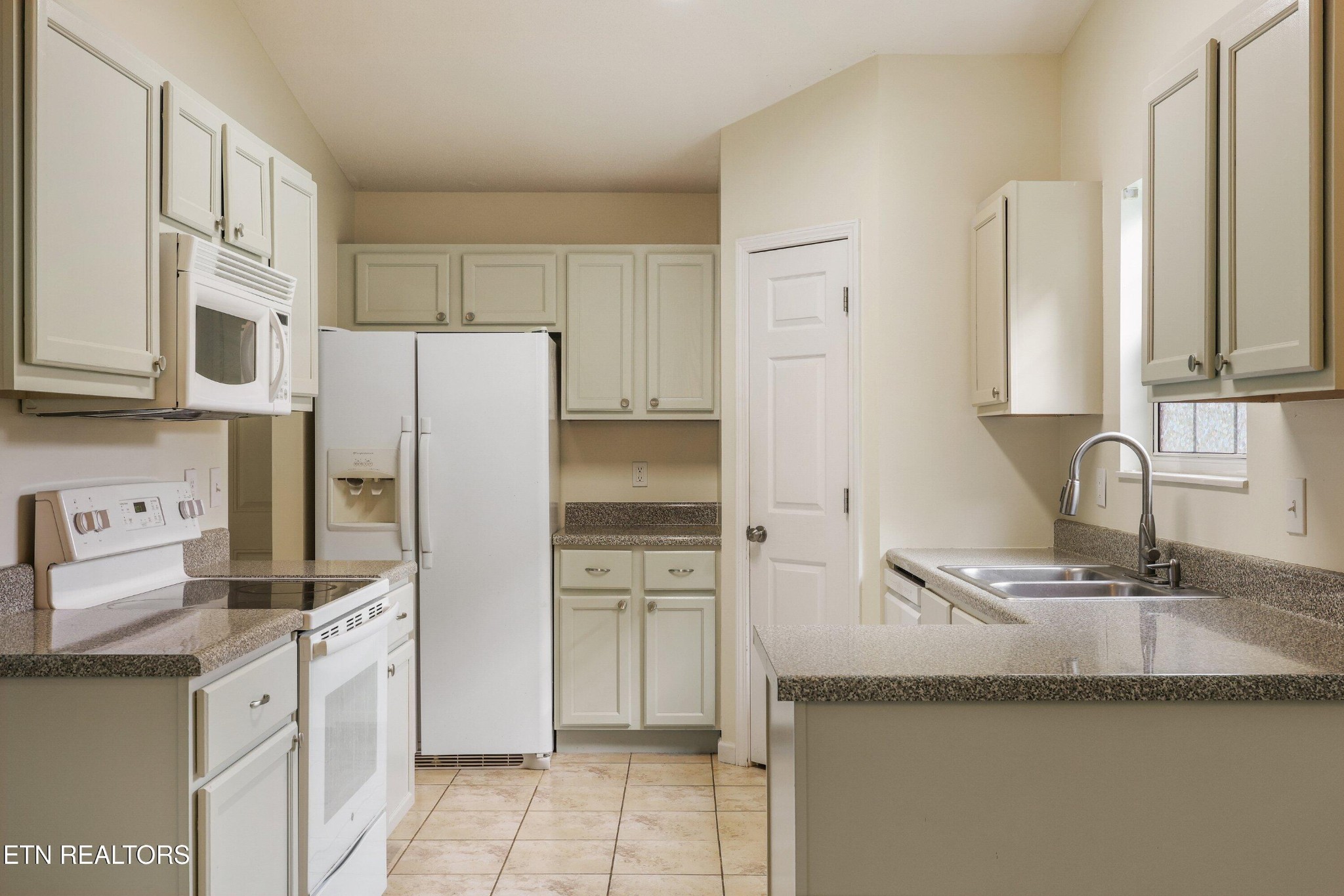 6626 Hugh Willis Road Powell, TN 37849 - Photo 8 of 26
