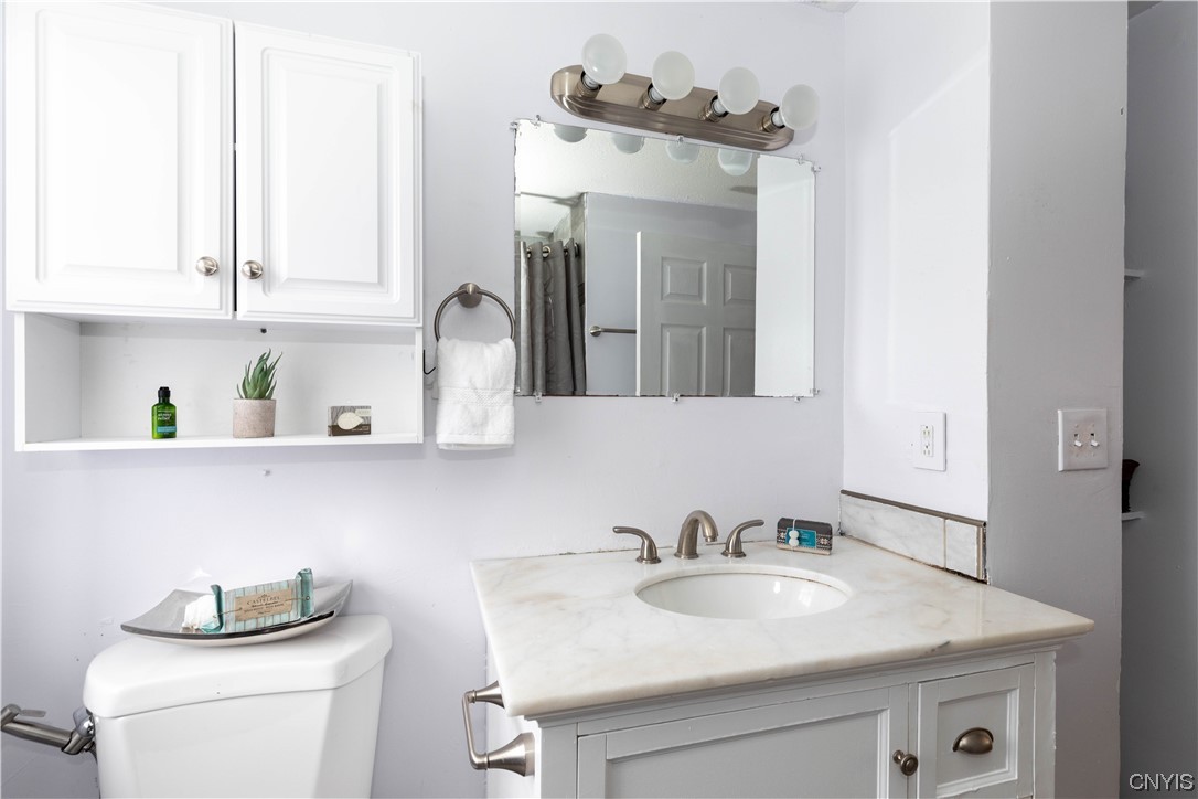 303 Buckley Road Salina, NY 13088 - Photo 13 of 23