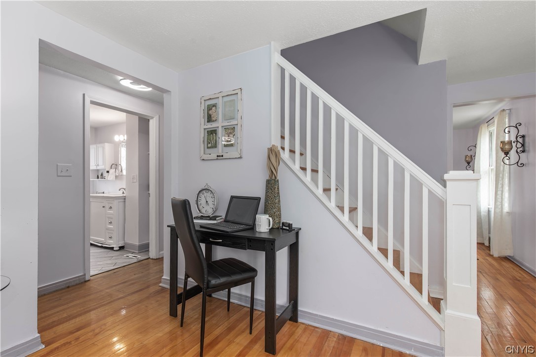 303 Buckley Road Salina, NY 13088 - Photo 4 of 23