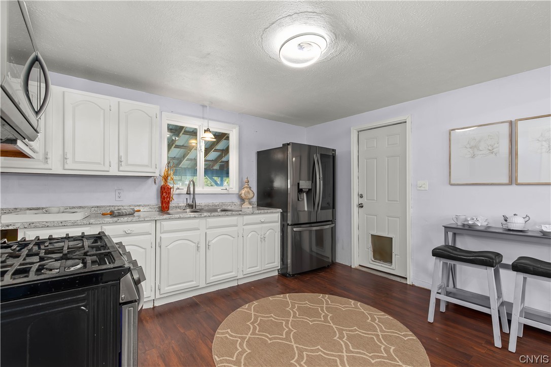 303 Buckley Road Salina, NY 13088 - Photo 7 of 23