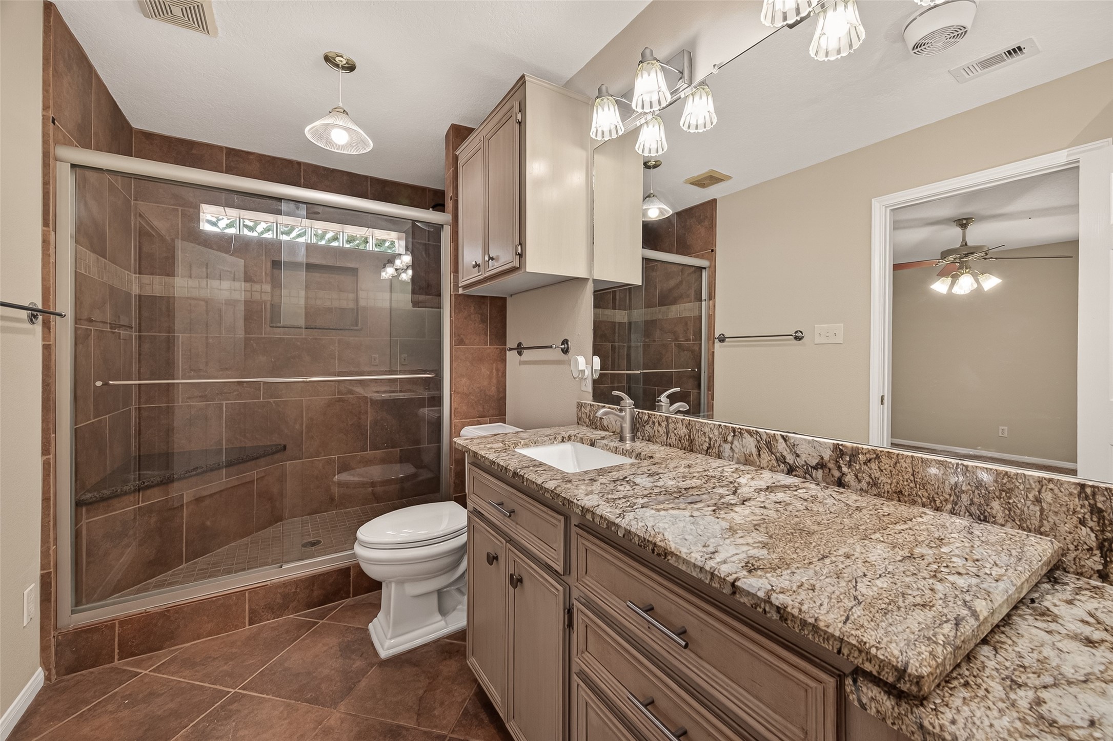 1012 Lilley Road Alvin, TX 77511 - Photo 18 of 29 Primary En-suite Bathroom