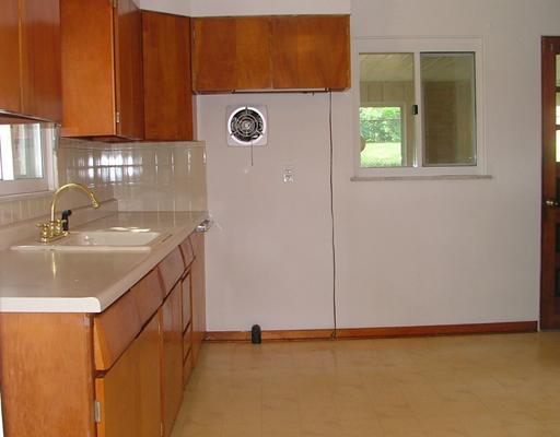 2 Greenview Drive McKees Rocks, PA 15136 - Photo 5 of 10 Kitchen.