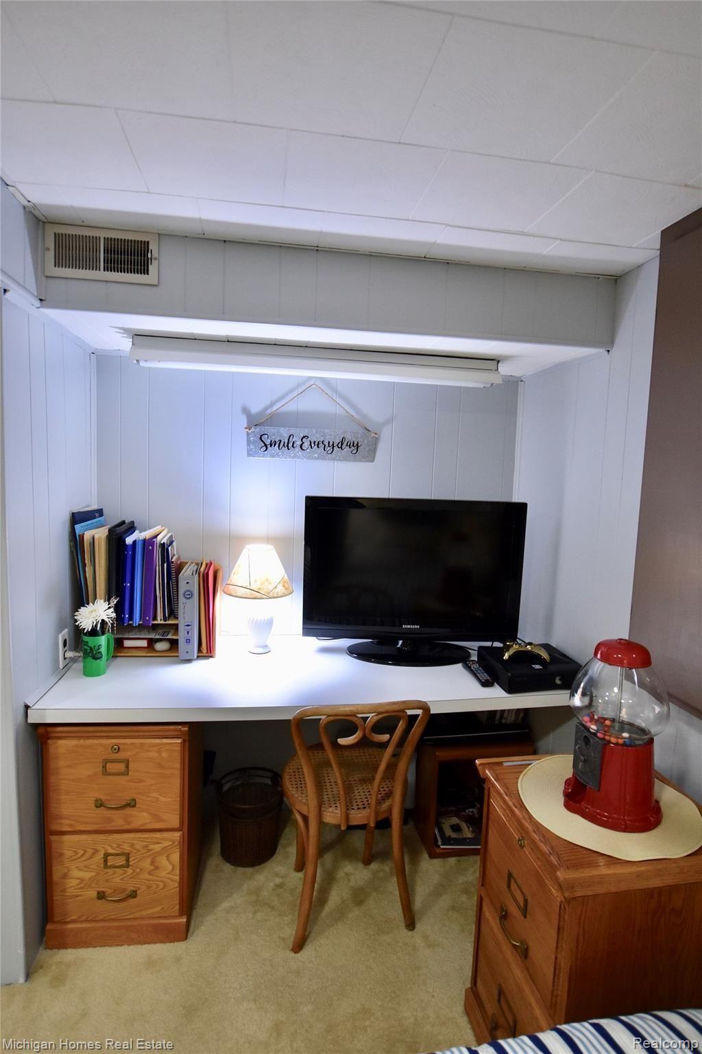 5385 Old Franklin Road Grand Blanc, MI 48439 - Photo 25 of 30 Computer nook