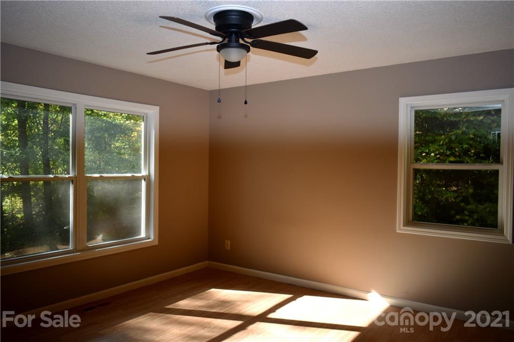 10 Elkins Road Leicester, NC 28748 - Photo 11 of 24 Gallery Image 11