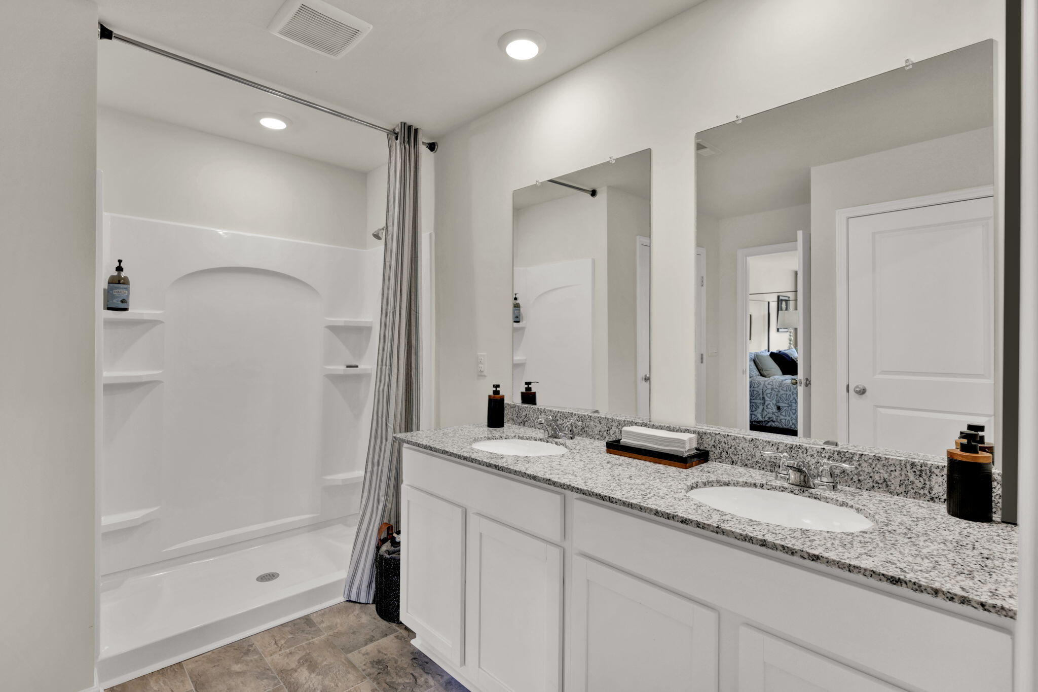553 Fox Den Circle Dalton, GA 30721 - Photo 22 of 46 15 - Primary Bathroom 01