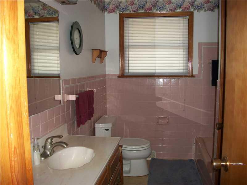 218 Roth Street Houston, PA 15342 - Photo 15 of 21 Full Bath.