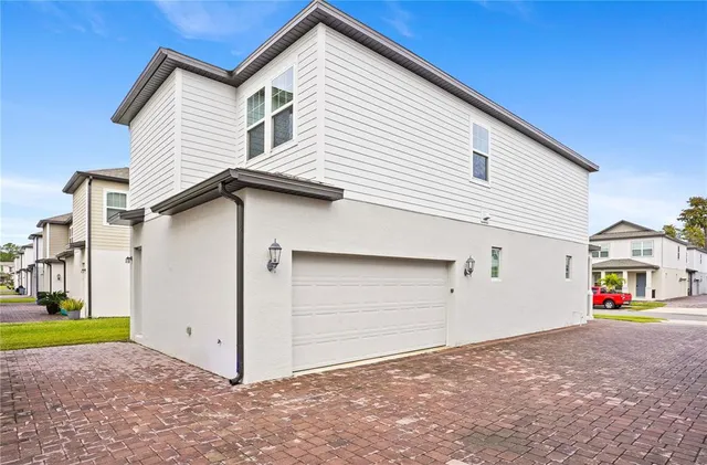 a view of house with street