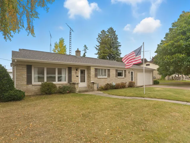 $249,000 | 2206 Division Street, Manitowoc, WI 54220