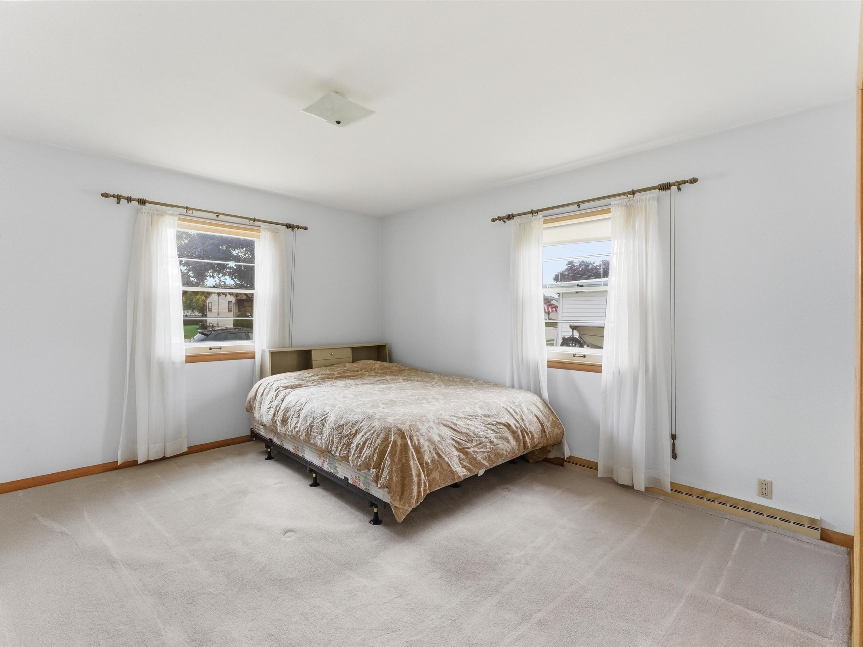 2206 Division Street Manitowoc, WI 54220 - Photo 11 of 31 bedroom 1