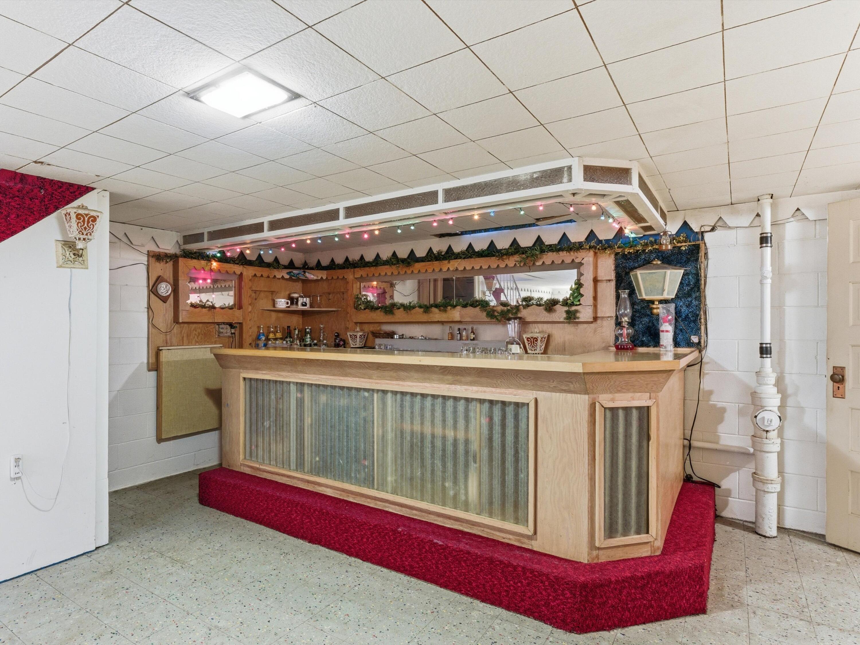 2206 Division Street Manitowoc, WI 54220 - Photo 16 of 31 basement bar