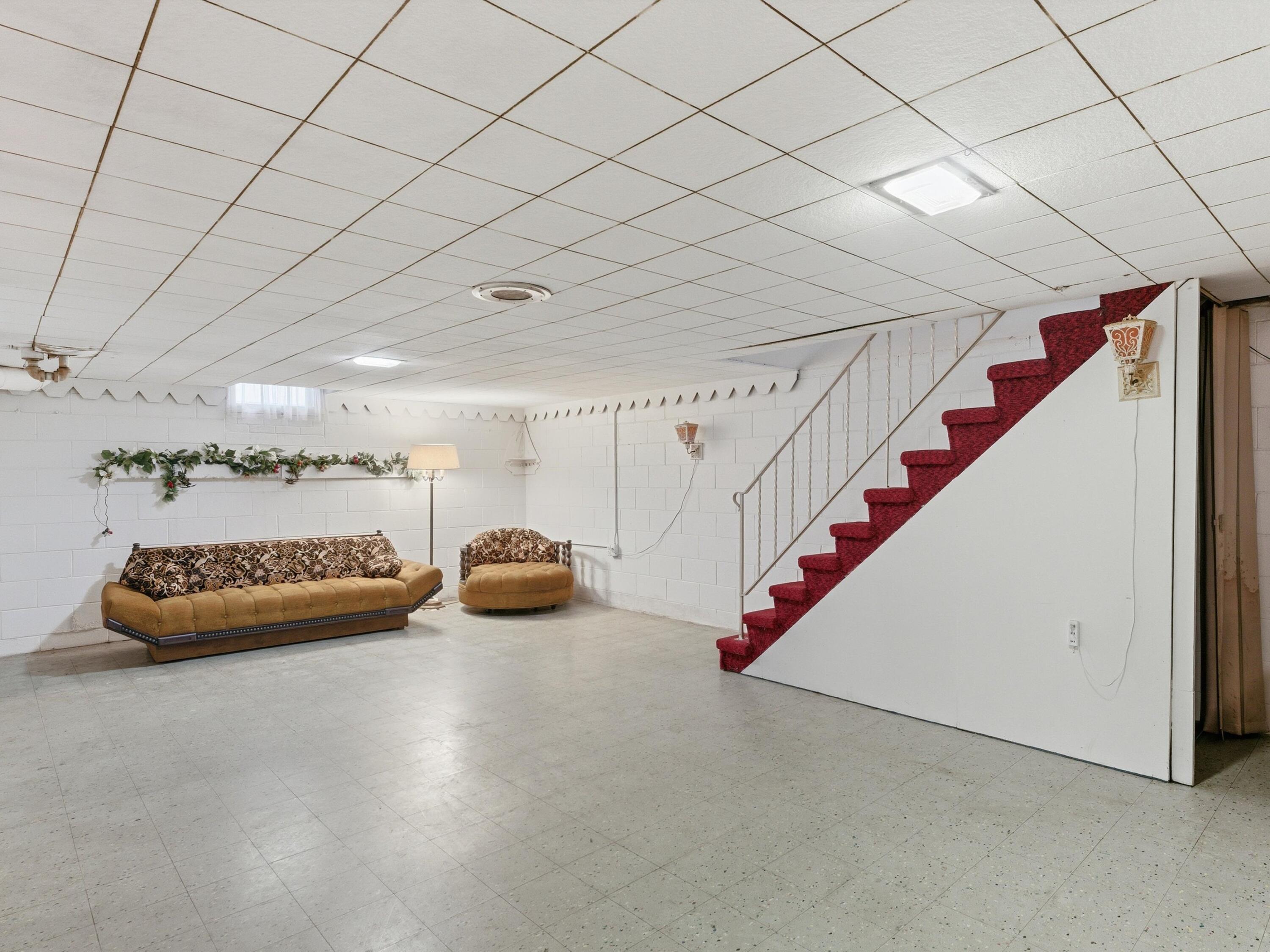 2206 Division Street Manitowoc, WI 54220 - Photo 17 of 31 basement bar area