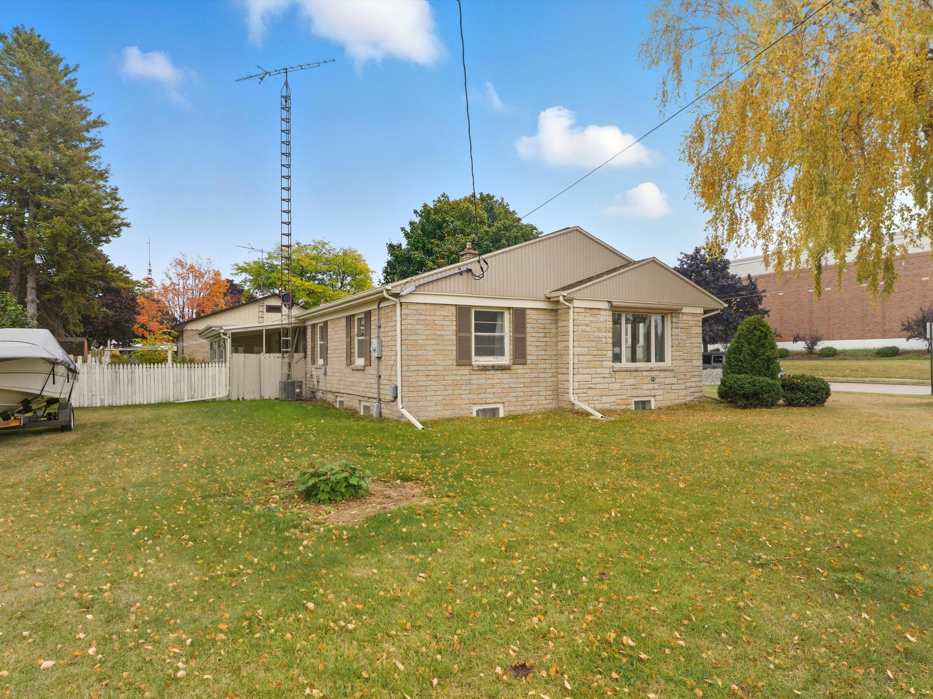 2206 Division Street Manitowoc, WI 54220 - Photo 25 of 31 05-005_2611515_08421